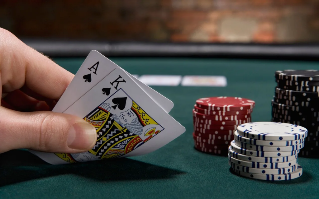 Chơi Poker tại các sòng bài sôi động, hấp dẫn. 
