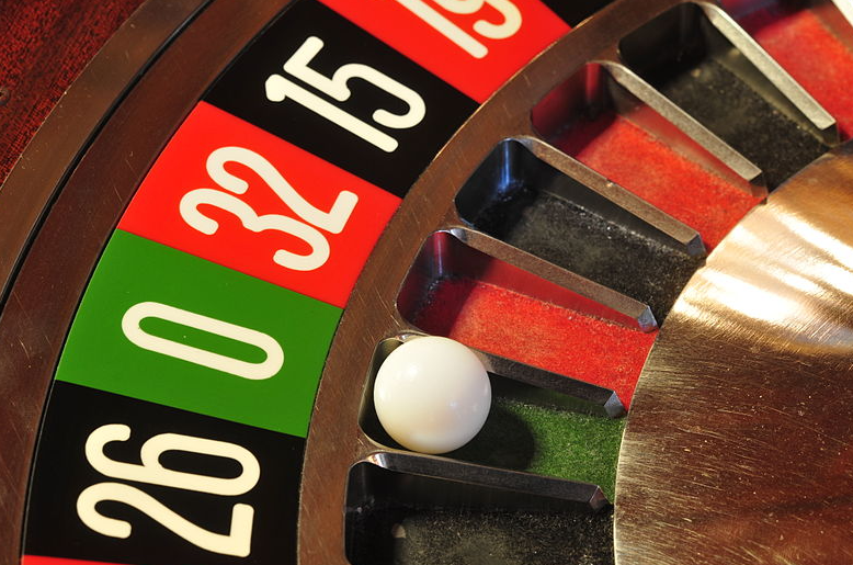 Cách chơi Roulette đặt cược các cặp số trong vòng quay.
